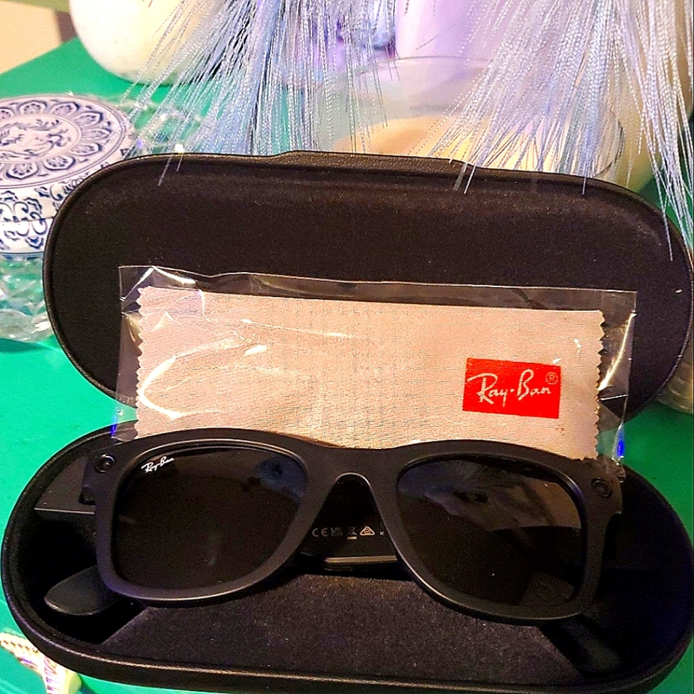 Ray Ban Wayfarer Luxottica glasses